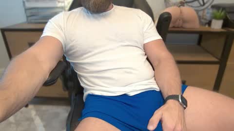 Snapshot of mister_dilf chatting on 10.04.25 MISTER DILF online show from 10.04.25