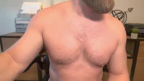 Snapshot of mister_dilf chatting on 10.12.25 MISTER DILF online show from 10.12.25