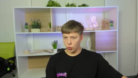 Snapshot of mister_vice chatting on 09.16.25 mister_vice online show from 09.16.25