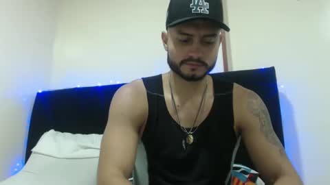 Snapshot of mistersam33 chatting on 12.01.24 mistersam33 online show from 12.01.24