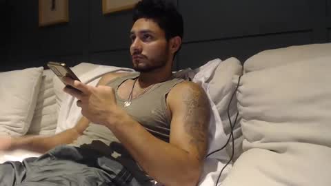 Snapshot of mistersam33 chatting on 01.12.25 mistersam33 online show from 01.12.25