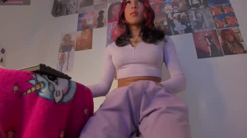 Snapshot of mistileav chatting on 11.23.25 online show from 11.23.25