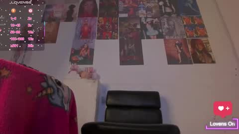 Snapshot of mistileav chatting on 12.15.25 online show from 12.15.25