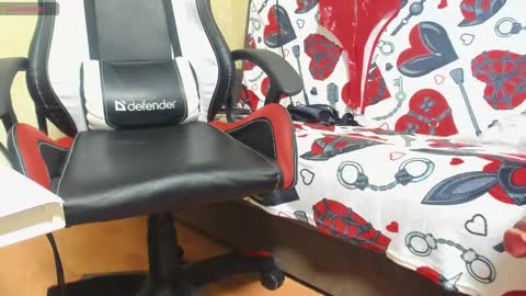 Snapshot of mistress_adel chatting on 02.14.25 mistress_adel online show from 02.14.25