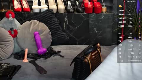 Snapshot of mistress_darsy chatting on 12.04.25 Darsy online show from 12.04.25