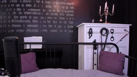 Snapshot of mistress_marlene chatting on 12.21.24 Mistress Marlene online show from 12.21.24