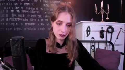 Snapshot of mistress_marlene chatting on 01.24.25 Mistress Marlene online show from 01.24.25