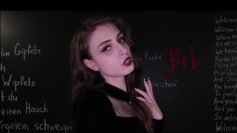 Snapshot of mistress_marlene chatting on 10.27.25 Mistress Marlene online show from 10.27.25