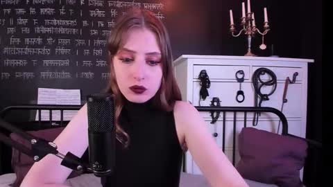 Snapshot of mistress_marlene chatting on 11.18.25 Mistress Marlene online show from 11.18.25