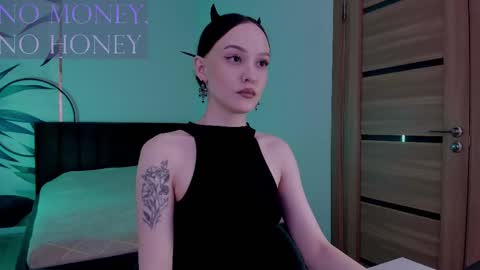 Mistress Mia online show from 10.27.25