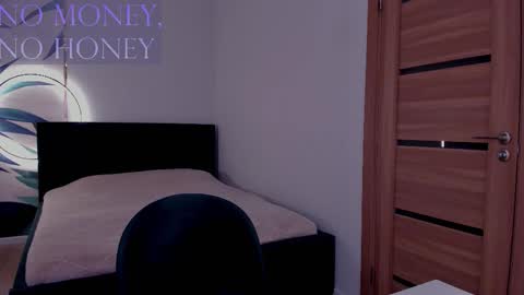 Mistress Mia online show from 11.07.25