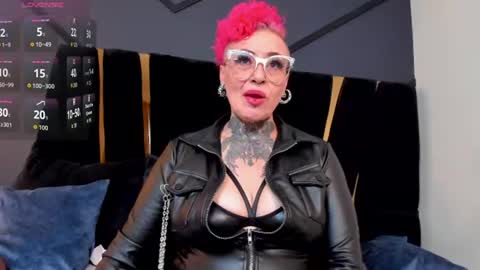 Snapshot of mistress_sandy chatting on 06.08.26 Sandy Mistress online show from 06.08.26