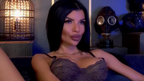 Elenia online show from 10.02.25