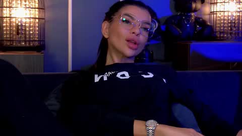Elenia online show from 10.16.25
