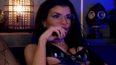 Elenia online show from 10.18.25