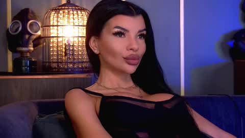 Elenia online show from 11.27.25