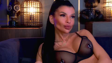 Elenia online show from 04.09.26