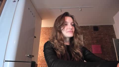 Snapshot of mistresselizy chatting on 12.16.25 mistresselizy online show from 12.16.25