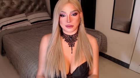 Snapshot of mistressemeraldxx chatting on 11.08.25 Ms Ems online show from 11.08.25