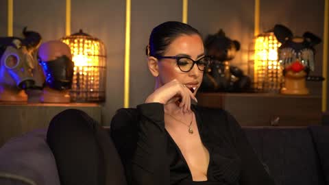 Snapshot of mistresskellykent chatting on 04.26.26 Mistress Kelly online show from 04.26.26