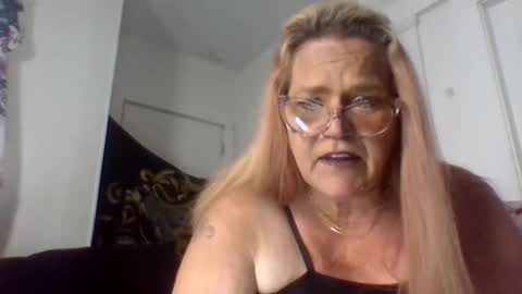 Snapshot of mistressmich623603 chatting on 10.31.25 thick playful mistress new mature hornygranny online show from 10.31.25