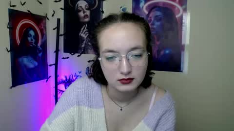 Snapshot of mistyrosee chatting on 10.15.25 Aria online show from 10.15.25