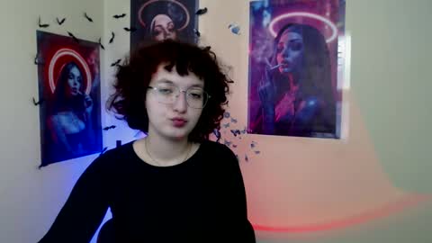 Snapshot of mistyrosee chatting on 10.19.25 Aria online show from 10.19.25
