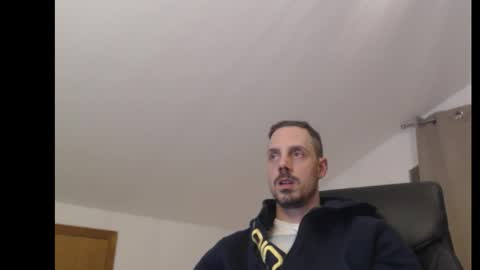 Snapshot of mitsch01 chatting on 11.18.25 Mitsch online show from 11.18.25