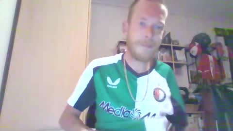 Snapshot of mitta93 chatting on 10.19.25 mitta93 online show from 10.19.25