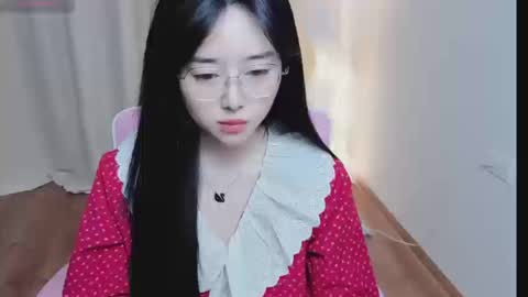 Snapshot of miu999 chatting on 12.18.25 miu online show from 12.18.25