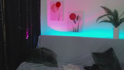 Snapshot of miuri_miy chatting on 02.01.25 Yuka online show from 02.01.25