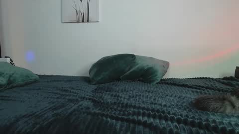 Snapshot of miuri_miy chatting on 02.12.25 Yuka online show from 02.12.25