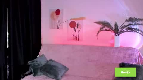 Snapshot of miuri_miy chatting on 02.16.25 Yuka online show from 02.16.25