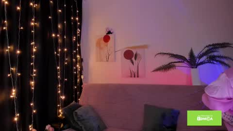 Snapshot of miuri_miy chatting on 02.23.25 Yuka online show from 02.23.25