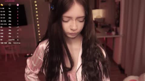 Snapshot of miuri_miy chatting on 11.21.25 Yuka online show from 11.21.25