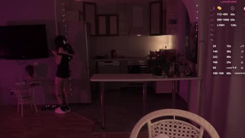 Snapshot of miuri_miy chatting on 11.28.25 Yuka online show from 11.28.25