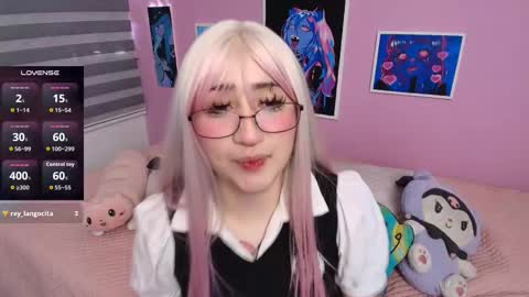 Snapshot of miwaviolet chatting on 11.08.25 Miwa Violet online show from 11.08.25