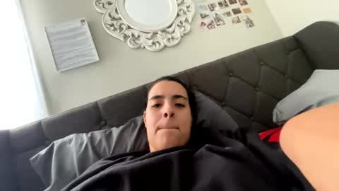 Snapshot of mixedbaby98 chatting on 10.25.25 mixedbaby98 online show from 10.25.25