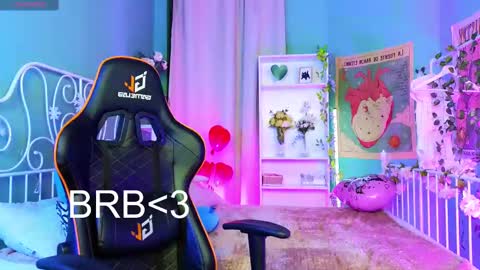 Snapshot of mizukinoyoru chatting on 02.17.25 Mizuki online show from 02.17.25