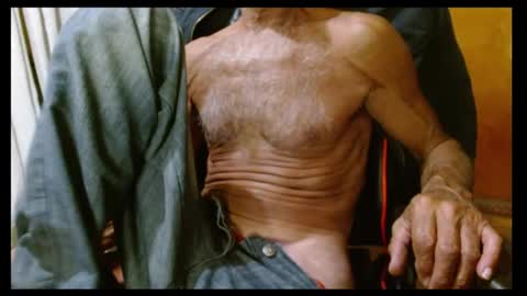 Snapshot of mjmadurengue chatting on 11.26.25 Mario jose online show from 11.26.25