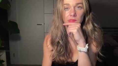 mmminnie online show from 10.01.25