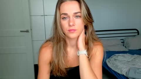 mmminnie online show from 10.11.25