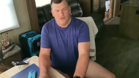 Snapshot of mmmthatsfunnn chatting on 10.04.25 mmmthatsfunnn online show from 10.04.25