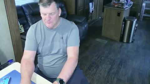 Snapshot of mmmthatsfunnn chatting on 10.27.25 mmmthatsfunnn online show from 10.27.25