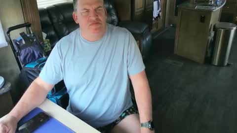 Snapshot of mmmthatsfunnn chatting on 10.30.25 mmmthatsfunnn online show from 10.30.25