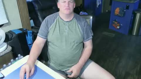 Snapshot of mmmthatsfunnn chatting on 11.10.25 mmmthatsfunnn online show from 11.10.25