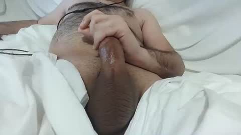 Snapshot of mo0085 chatting on 12.02.25 Laith online show from 12.02.25