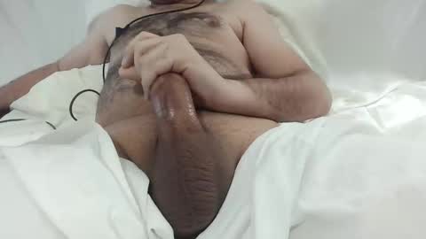 Snapshot of mo0085 chatting on 12.04.25 Laith online show from 12.04.25