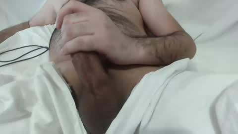 Snapshot of mo0085 chatting on 12.19.25 Laith online show from 12.19.25