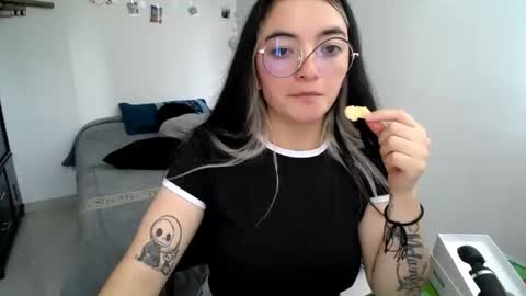 Snapshot of mocca_117 chatting on 10.29.25 Sam online show from 10.29.25